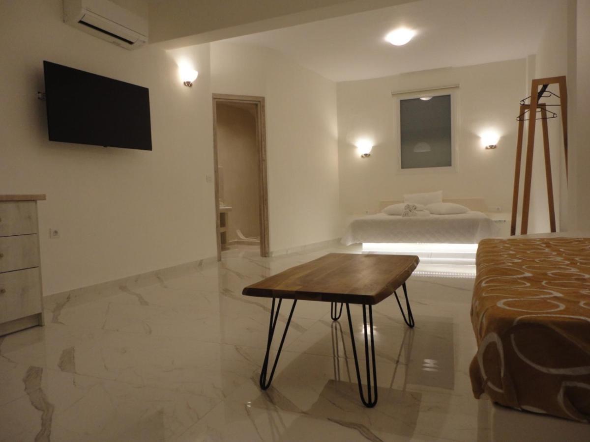 Triena Apartments Fira  Exterior photo